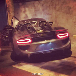 Illustration for article titled Oops! 918 lost its wheel.